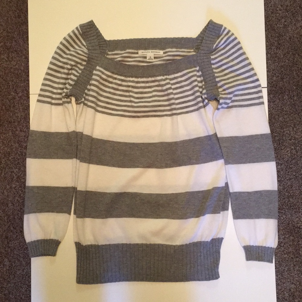 Banana Republic grey & white sweater